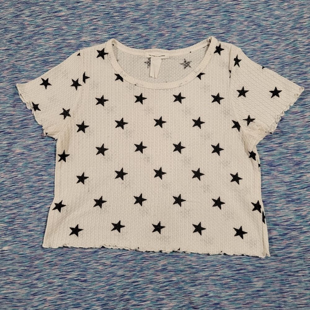 Caution to the wind size small short sleeve white black star print tee shirt